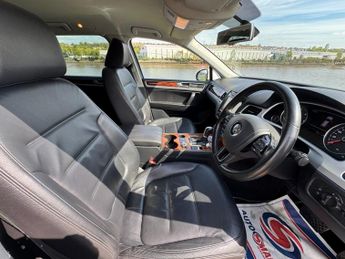VOLKSWAGEN TOUAREG 3.0 TDI V6 SE SUV 5dr Diesel Tiptronic 4WD Euro 5 (s/s) (240 ps)