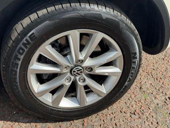 VOLKSWAGEN TOUAREG 3.0 TDI V6 SE SUV 5dr Diesel Tiptronic 4WD Euro 5 (s/s) (240 ps)
