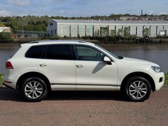 VOLKSWAGEN TOUAREG 3.0 TDI V6 SE SUV 5dr Diesel Tiptronic 4WD Euro 5 (s/s) (240 ps)