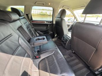 VOLKSWAGEN TOUAREG 3.0 TDI V6 SE SUV 5dr Diesel Tiptronic 4WD Euro 5 (s/s) (240 ps)