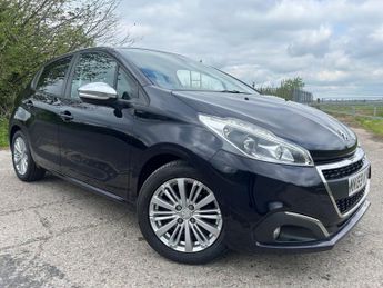 Peugeot 208 1.2 PureTech Signature Hatchback 5dr Petrol Manual Euro 6 (s/s) 