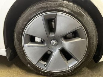 TESLA Model 3 Standard Range Plus Saloon 4dr Electric Auto RWD (241 bhp)