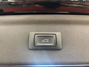AUDI Q3 2.0 TDI S line Edition SUV 5dr Diesel S Tronic quattro Euro 6 (s