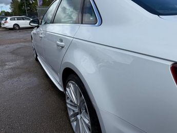 AUDI A4 2.0 TDI 35 S line Saloon 4dr Diesel S Tronic Euro 6 (s/s) (150 p