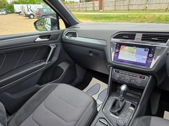 VOLKSWAGEN TIGUAN 2.0 TSI R-Line SUV 5dr Petrol DSG 4Motion Euro 6 (s/s) (180 ps)