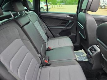VOLKSWAGEN TIGUAN 2.0 TSI R-Line SUV 5dr Petrol DSG 4Motion Euro 6 (s/s) (180 ps)