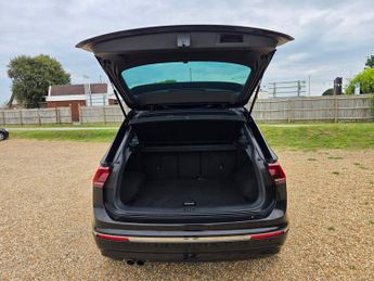 VOLKSWAGEN TIGUAN 2.0 TSI R-Line SUV 5dr Petrol DSG 4Motion Euro 6 (s/s) (180 ps)