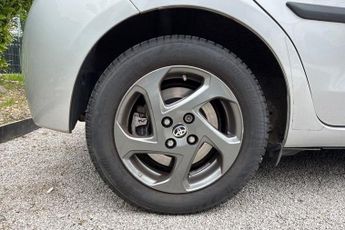 TOYOTA YARIS 1.5 VVT-h Icon Hatchback 5dr Petrol Hybrid E-CVT Euro 6 (101 ps)