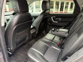 LAND ROVER DISCOVERY SPORT 2.0 TD4 SE Tech SUV 5dr Diesel Auto 4WD Euro 6 (s/s) (180 ps)