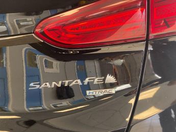 HYUNDAI SANTA FE 2.2 CRDi Premium SE SUV 5dr Diesel Auto 4WD Euro 6 (s/s) 7 Seat 