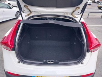 VOLVO V40 CROSS COUNTRY 1.6 D2 Lux Hatchback 5dr Diesel Powershift Euro 5 (s/s) (115 ps)
