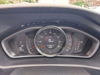 VOLVO V40 CROSS COUNTRY 1.6 D2 Lux Hatchback 5dr Diesel Powershift Euro 5 (s/s) (115 ps)