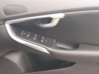 VOLVO V40 CROSS COUNTRY 1.6 D2 Lux Hatchback 5dr Diesel Powershift Euro 5 (s/s) (115 ps)
