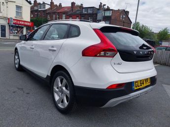 VOLVO V40 CROSS COUNTRY 1.6 D2 Lux Hatchback 5dr Diesel Powershift Euro 5 (s/s) (115 ps)