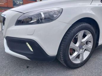 VOLVO V40 CROSS COUNTRY 1.6 D2 Lux Hatchback 5dr Diesel Powershift Euro 5 (s/s) (115 ps)