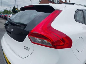 VOLVO V40 CROSS COUNTRY 1.6 D2 Lux Hatchback 5dr Diesel Powershift Euro 5 (s/s) (115 ps)