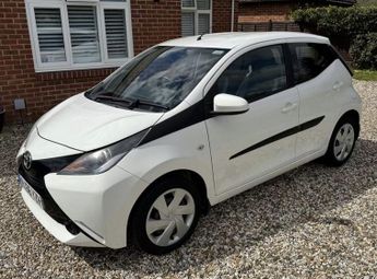 TOYOTA AYGO 1.0 VVT-i x-play Hatchback 5dr Petrol x-shift Euro 5 Euro 5 (68 