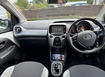 TOYOTA AYGO 1.0 VVT-i x-play Hatchback 5dr Petrol x-shift Euro 5 Euro 5 (68 