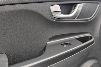HYUNDAI KONA 39kWh Premium SUV 5dr Electric Auto (10.5kW Charger) (136 ps)