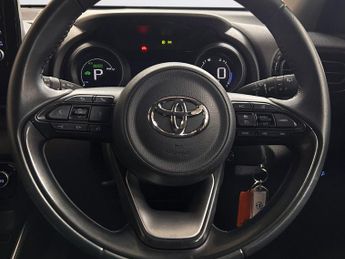 TOYOTA YARIS 1.5 VVT-h Design Hatchback 5dr Petrol Hybrid E-CVT Euro 6 (s/s) 