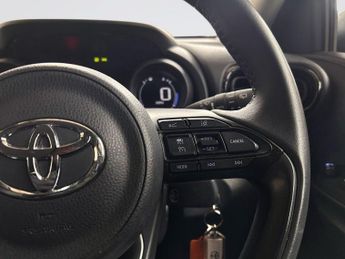 TOYOTA YARIS 1.5 VVT-h Design Hatchback 5dr Petrol Hybrid E-CVT Euro 6 (s/s) 