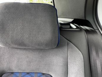 VOLKSWAGEN GOLF 2.0 TSI R Hatchback 5dr Petrol DSG 4Motion Euro 6 (s/s) (320 ps)