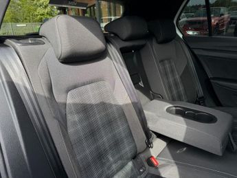 VOLKSWAGEN GOLF 2.0 TDI GTD Hatchback 5dr Diesel DSG Euro 6 (s/s) (200 ps) * HUG
