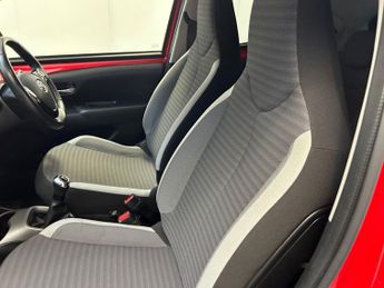 TOYOTA AYGO 1.0 VVT-i x-trend Hatchback 5dr Petrol Manual Euro 6 (71 ps)