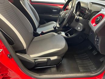 TOYOTA AYGO 1.0 VVT-i x-trend Hatchback 5dr Petrol Manual Euro 6 (71 ps)