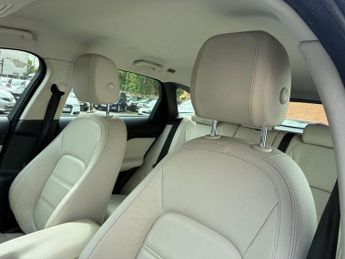 JAGUAR F-PACE 2.0 D180 Prestige SUV 5dr Diesel Auto AWD Euro 6 (s/s) (180 ps)