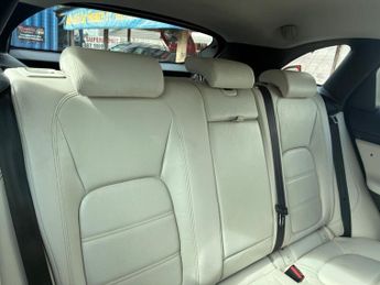 JAGUAR F-PACE 2.0 D180 Prestige SUV 5dr Diesel Auto AWD Euro 6 (s/s) (180 ps)