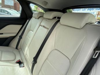 JAGUAR F-PACE 2.0 D180 Prestige SUV 5dr Diesel Auto AWD Euro 6 (s/s) (180 ps)