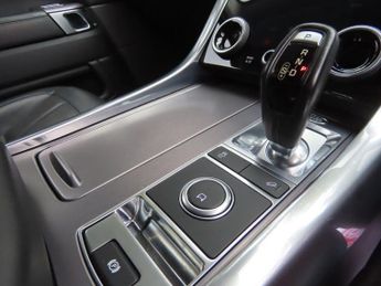 LAND ROVER RANGE ROVER SPORT 2.0 SD4 HSE SUV 5dr Diesel Auto 4WD Euro 6 (s/s) (240 ps)