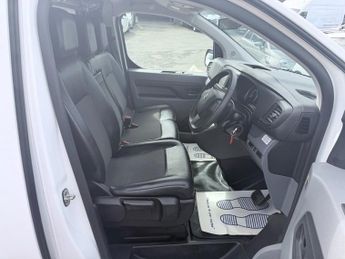 TOYOTA PROACE White 50kWh Icon electric panel van, 8,300 miles, Automatic, Tou