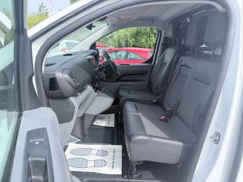 TOYOTA PROACE White 50kWh Icon electric panel van, 7,800 miles, Automatic, Tou