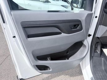 TOYOTA PROACE White 50kWh Icon electric panel van, 7,800 miles, Automatic, Tou