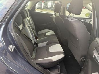 FORD FOCUS 1.6 Zetec Hatchback 5dr Petrol Powershift Euro 5 (125 ps)