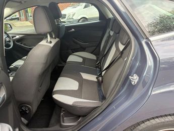 FORD FOCUS 1.6 Zetec Hatchback 5dr Petrol Powershift Euro 5 (125 ps)