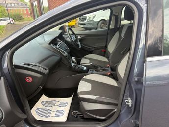 FORD FOCUS 1.6 Zetec Hatchback 5dr Petrol Powershift Euro 5 (125 ps)