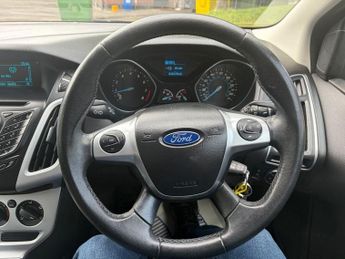 FORD FOCUS 1.6 Zetec Hatchback 5dr Petrol Powershift Euro 5 (125 ps)
