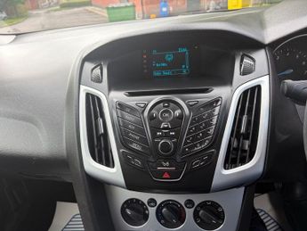 FORD FOCUS 1.6 Zetec Hatchback 5dr Petrol Powershift Euro 5 (125 ps)
