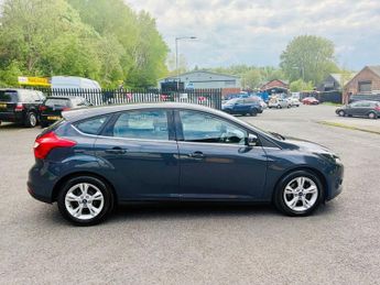 FORD FOCUS 1.6 Zetec Hatchback 5dr Petrol Powershift Euro 5 (125 ps)
