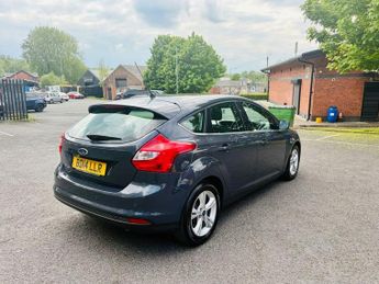 FORD FOCUS 1.6 Zetec Hatchback 5dr Petrol Powershift Euro 5 (125 ps)