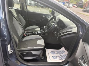 FORD FOCUS 1.6 Zetec Hatchback 5dr Petrol Powershift Euro 5 (125 ps)