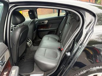 JAGUAR XF 3.0d V6 Premium Luxury Saloon 4dr Diesel Auto Euro 5 (240 ps)