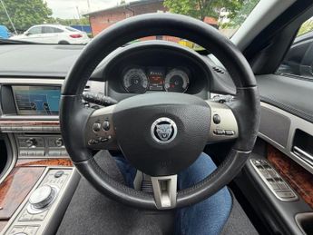 JAGUAR XF 3.0d V6 Premium Luxury Saloon 4dr Diesel Auto Euro 5 (240 ps)
