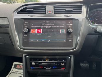 VOLKSWAGEN TIGUAN 1.5 TSI Elegance SUV 5dr Petrol DSG Euro 6 (s/s) (150 ps)