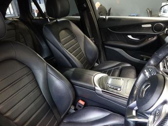 MERCEDES-BENZ GLC 2.0 GLC300d AMG Line (Premium) SUV 5dr Diesel G-Tronic+ 4MATIC E