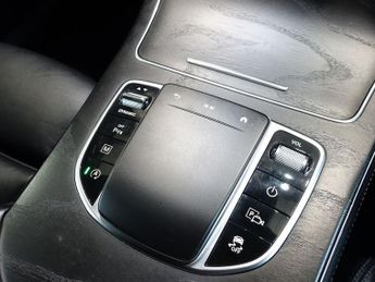 MERCEDES-BENZ GLC 2.0 GLC300d AMG Line (Premium) SUV 5dr Diesel G-Tronic+ 4MATIC E