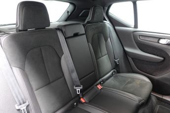 VOLVO XC40 2.0 T5 R-Design SUV 5dr Petrol Auto AWD Euro 6 (s/s) (247 ps)